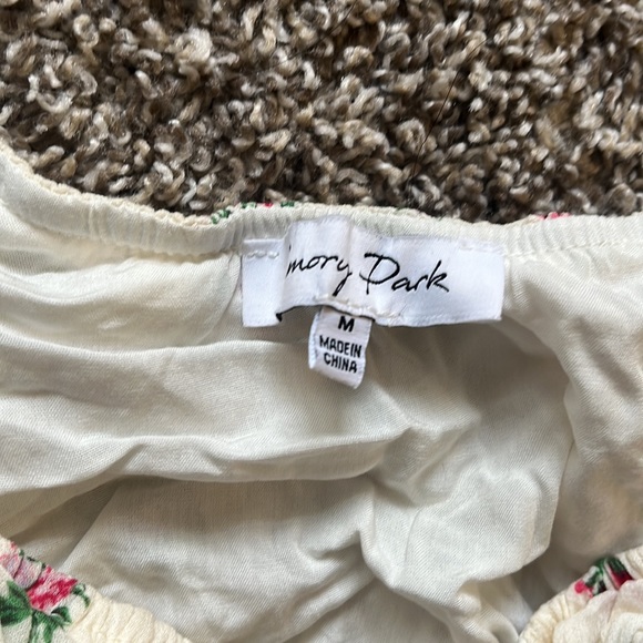 Miss Lola crop top - Picture 2 of 6